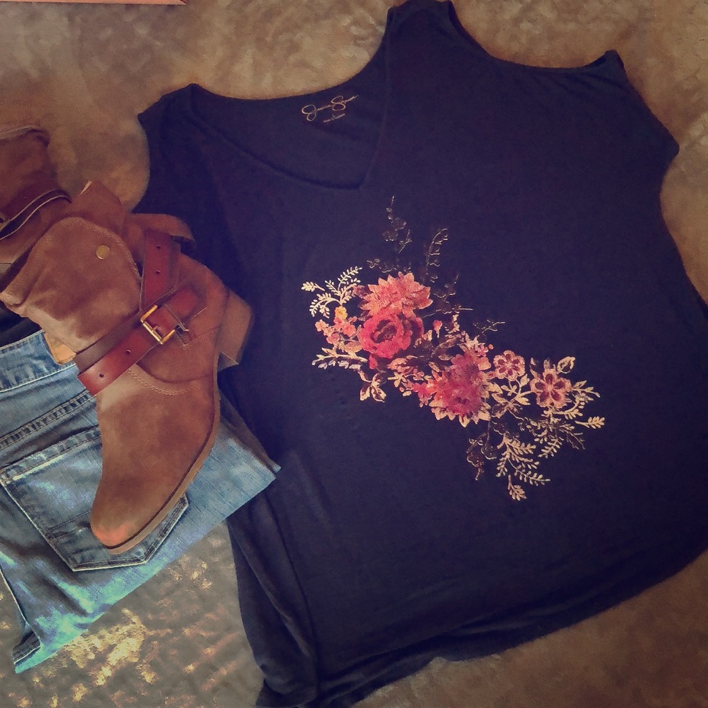 Cold Shoulder 🌺Floral🌸 Top